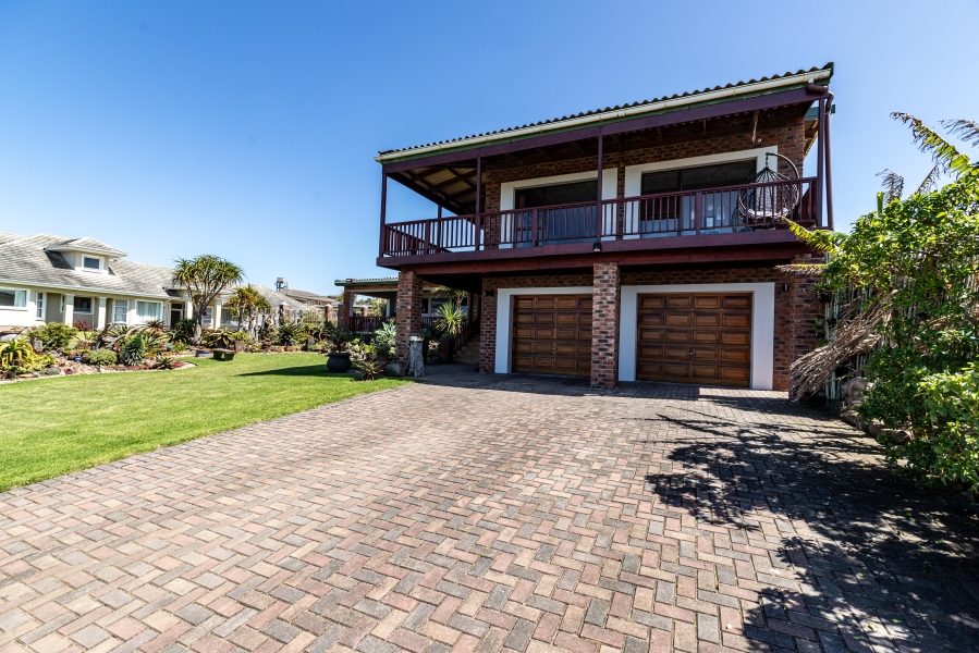 5 Bedroom Property for Sale in Kidds Beach Eastern Cape